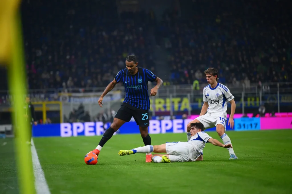 Inter Milão goleia Como 1907 e sobe provisoriamente à liderança da Serie A