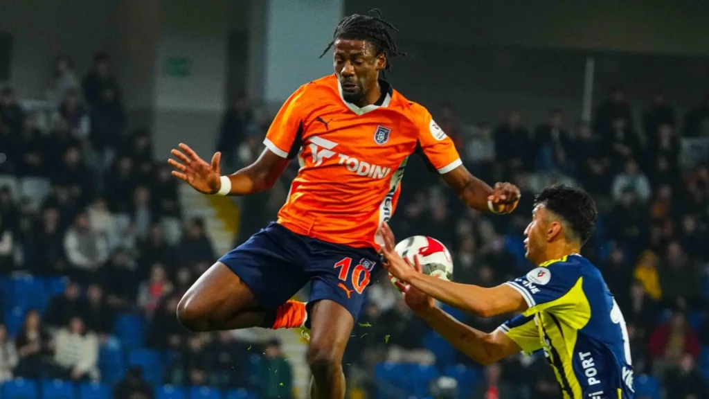 Fenerbahçe empata em casa do Başakşehir e deixa Galatasaray fugir na liderança da Liga Turca