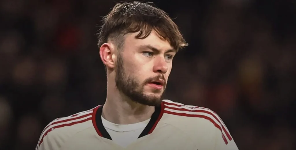 Lesão grave de Conor Bradley confirmada pelo Liverpool – o clube anunciou oficialmente que o lateral‑direito sofreu uma lesão séria no joelho e vai ser operado, o que deverá deixá‑lo de fora pelo restante da temporada.